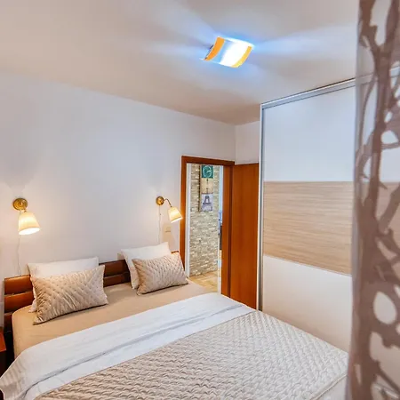 Vista - With Free Parking