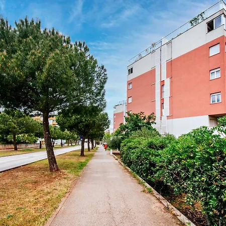 Vista - With Free Parking Apartment *