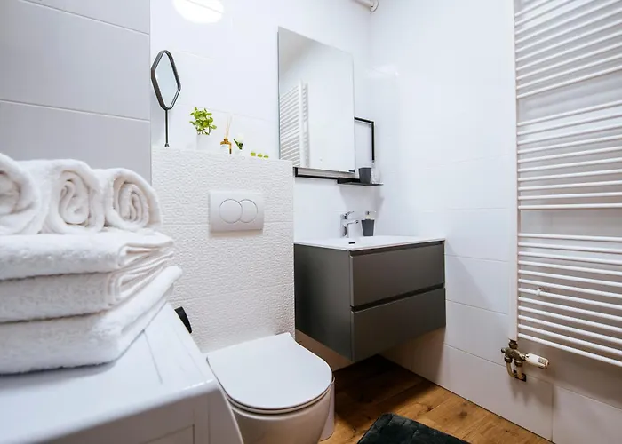 Vista - With Free Parking Apartment *