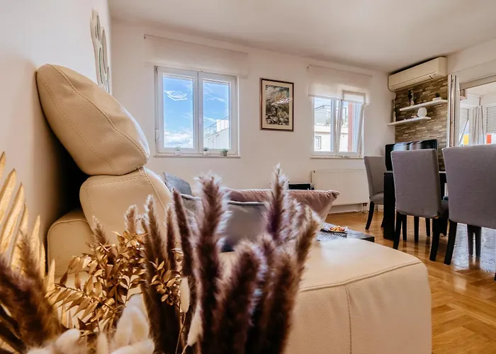 Vista - With Free Parking Apartment *