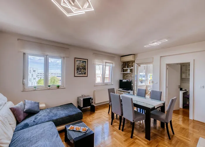 Vista - With Free Parking