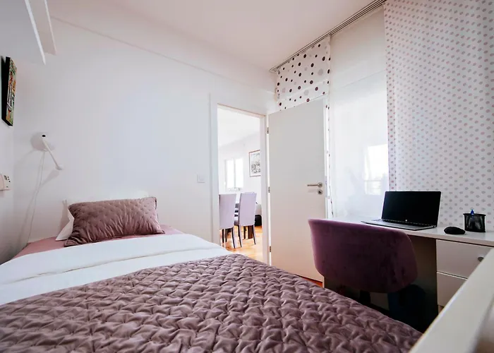 Vista - With Free Parking Apartment