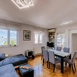 Vista - With Free Parking