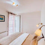 Vista - With Free Parking Apartman