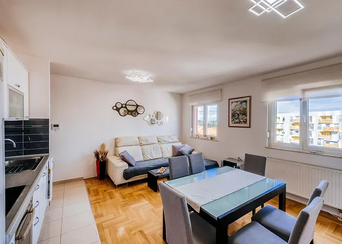 Vista - With Free Parking *