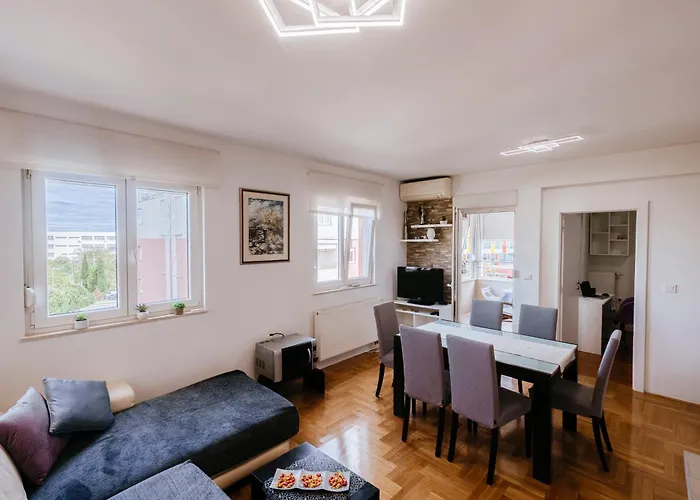 Vista - With Free Parking